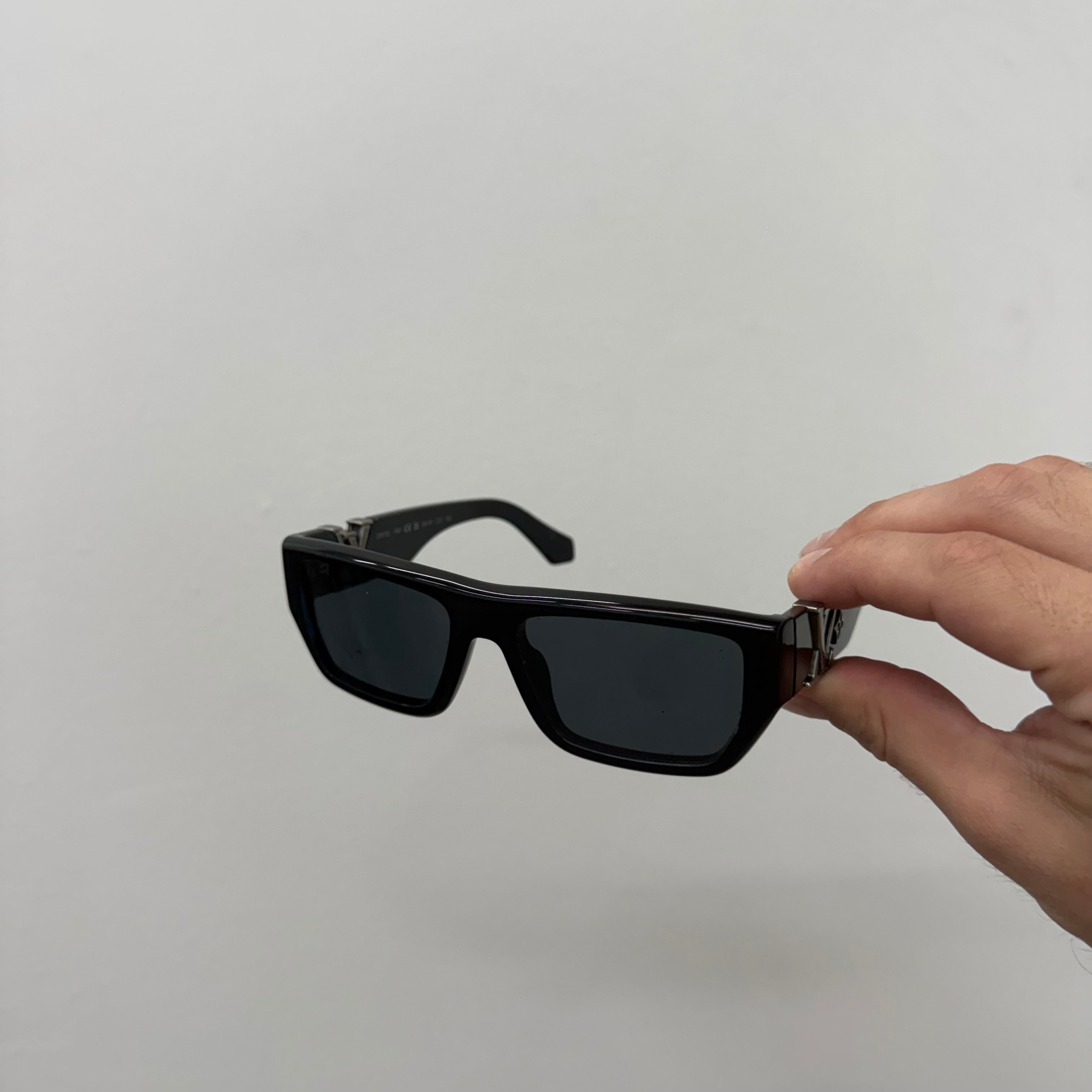 Louis Vuitton Thin Square Sunglasses Black