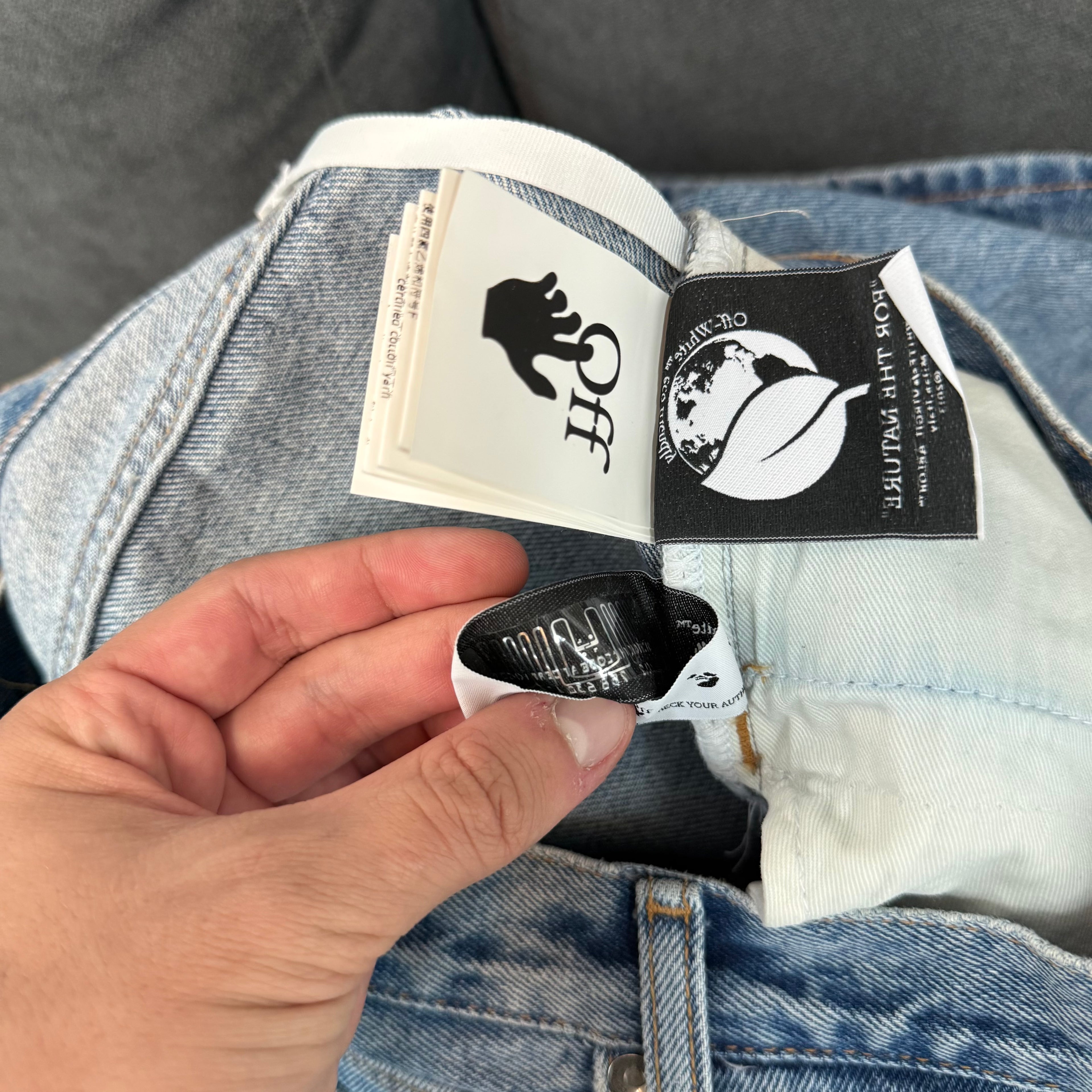 Off White Single Half Arrow Denim Shorts - Size 32