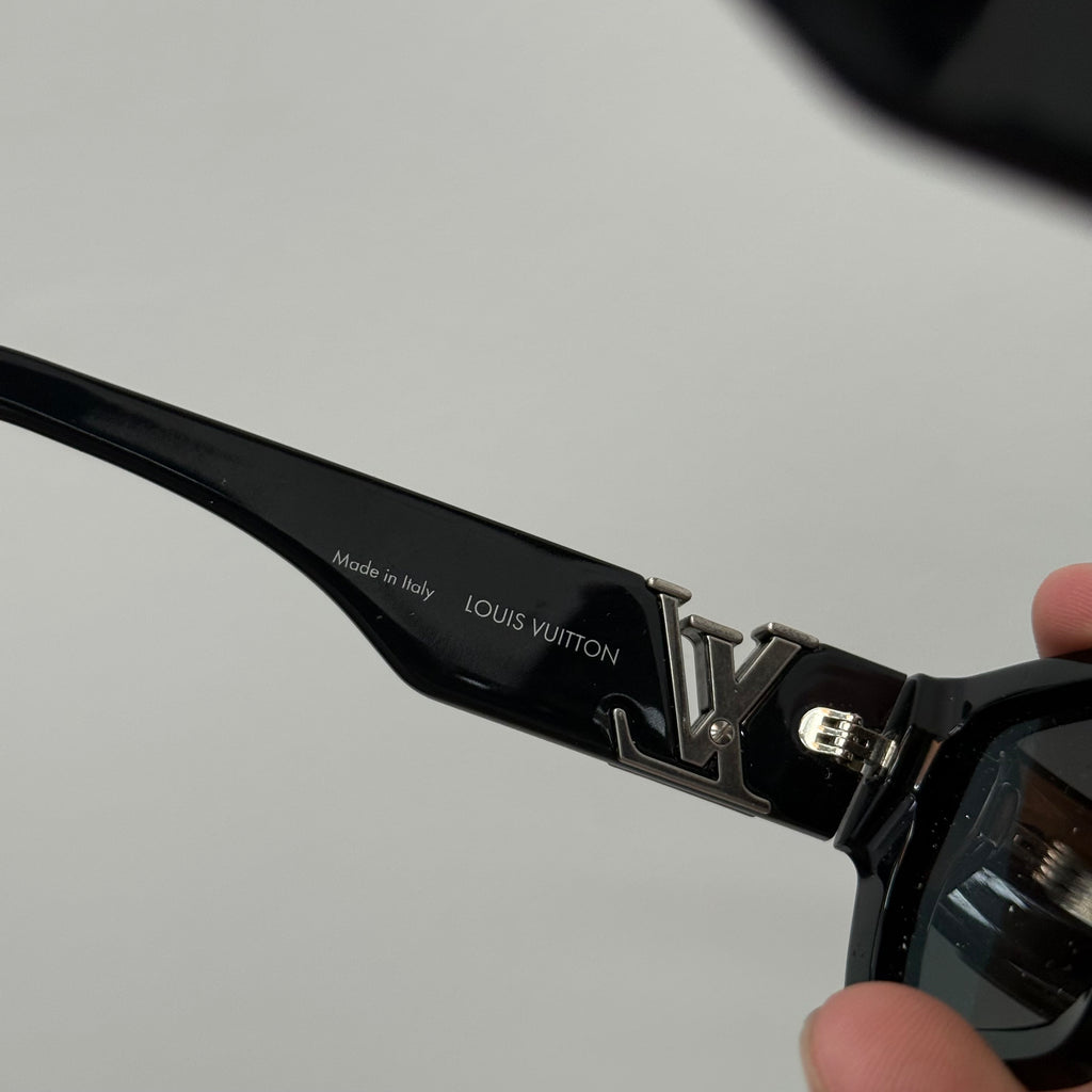 Louis Vuitton Thin Square Sunglasses Black