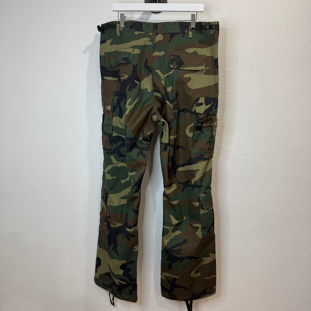 GV Gallery Raspberry Hills Camo Pants - Size L