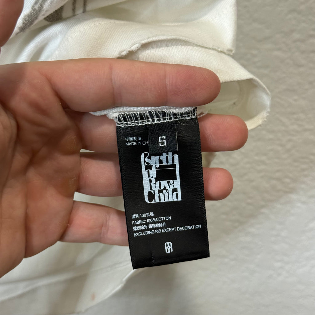 Birth of a Royal Child Photograph T-Shirt - Size S