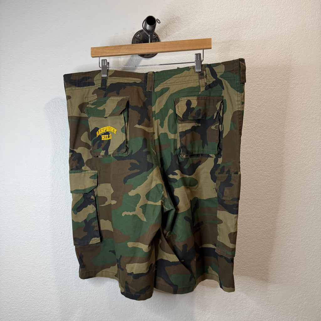 GV Gallery Raspberry Hills Camo Cargo Shorts - Size XL (40/42)