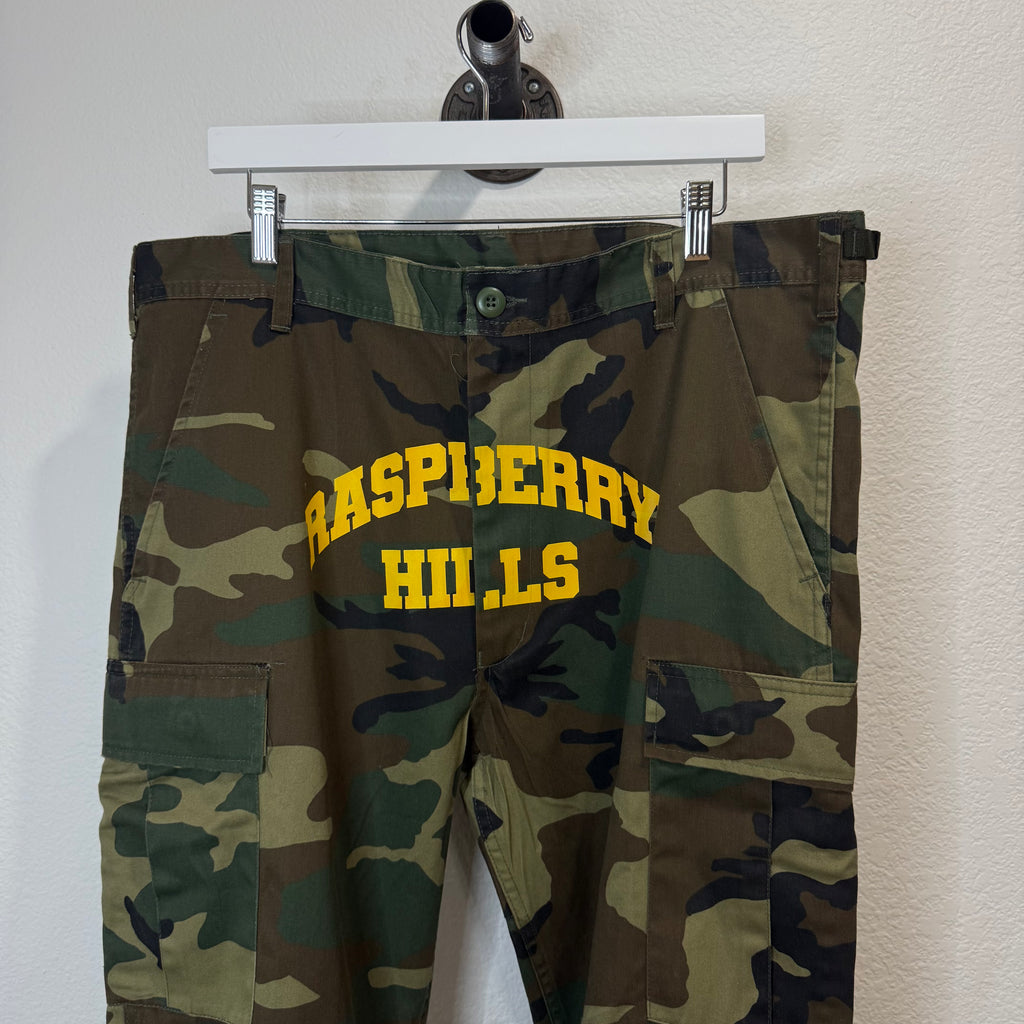 GV Gallery Raspberry Hills Camo Pants - Size L
